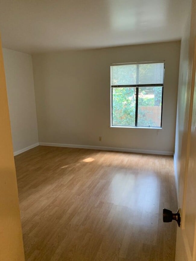 Photo - Great 1 Bedroom, 1 Bath second level Golden Oaks Condo in Monterey