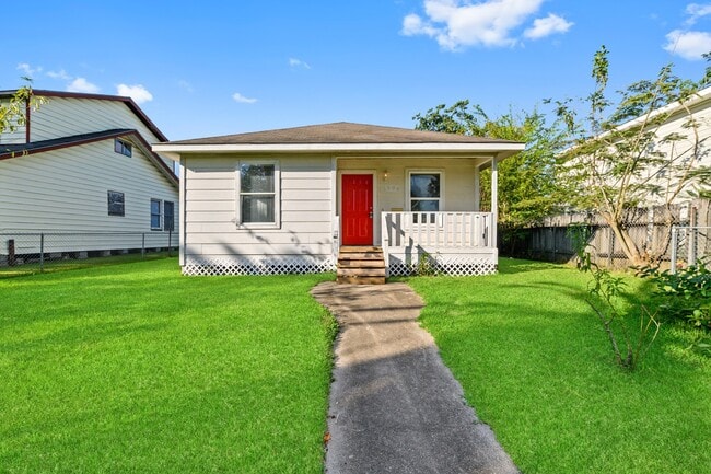 Building Photo - 3208 Nebraska St