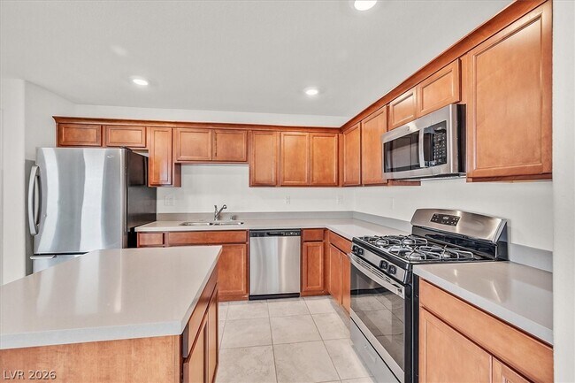 Photo - 352 Rosefinch St