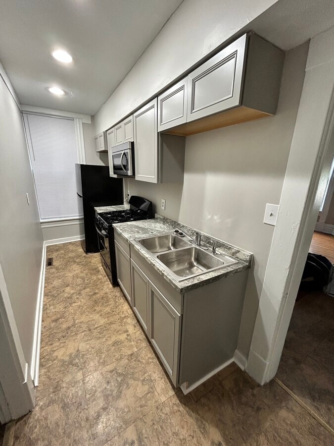 newly renovated kitchen - 83 W 2nd Ave Unidad 102