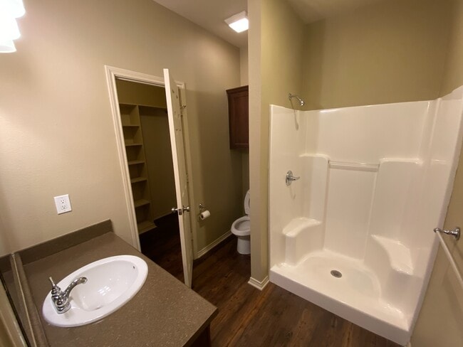 Photo - 4233 Castlegate Dr Unidad 4233