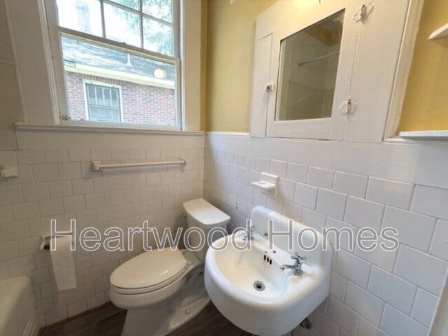 Photo - 1408 Victoria St