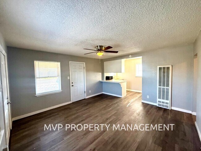 Photo - 444 Dodge Ave