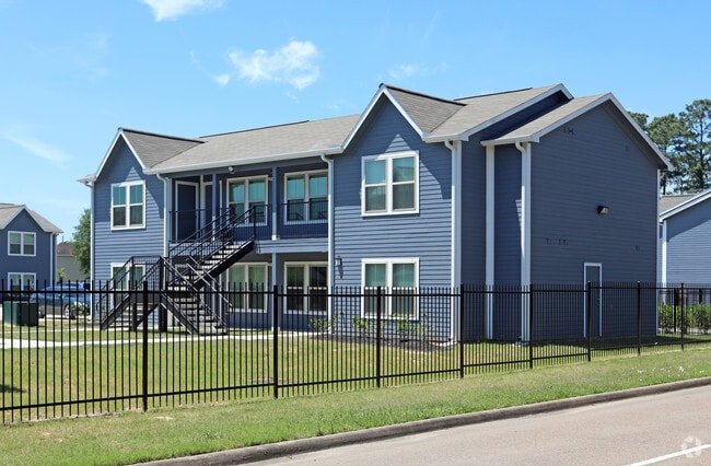 Esperanza Birnam Woods - Esperanza Birnam Woods Apartments