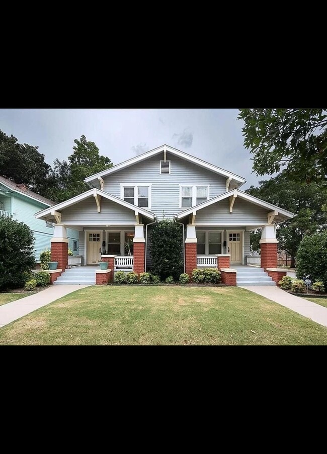 Building Photo - Mesta Park Duplex Unit 2