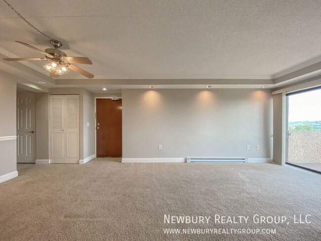 Photo - 530 N Main St