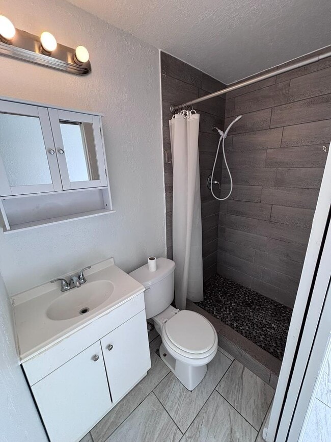 Photo - 2139 Washington St NE