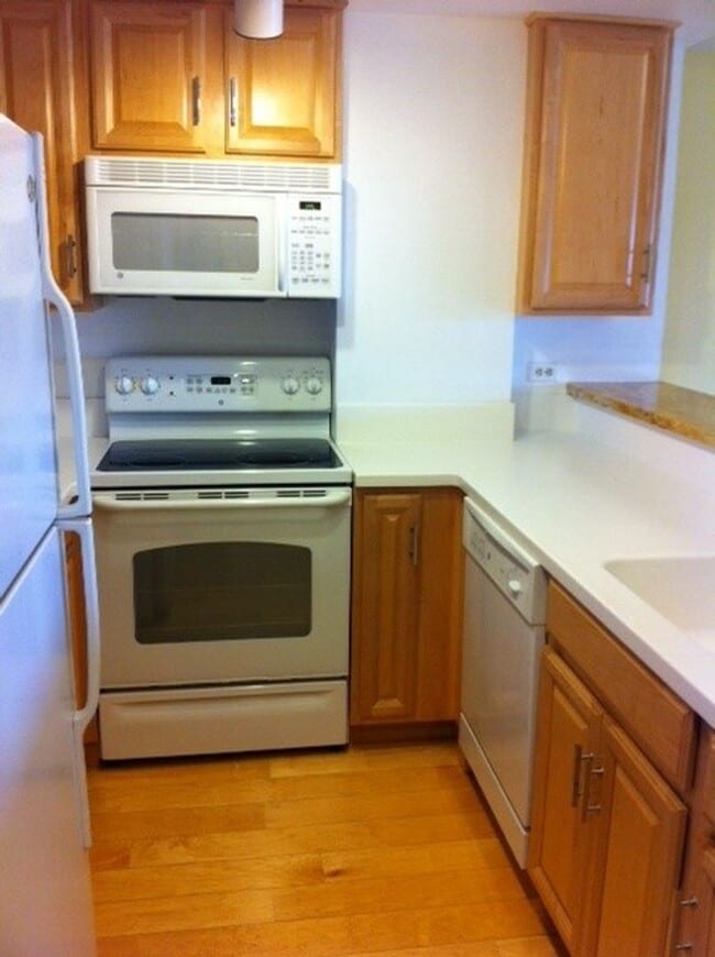 Photo - Nicely upgraded 2BR 2BA Condo located in the East Tower at the Opera Plaza! Unit 405