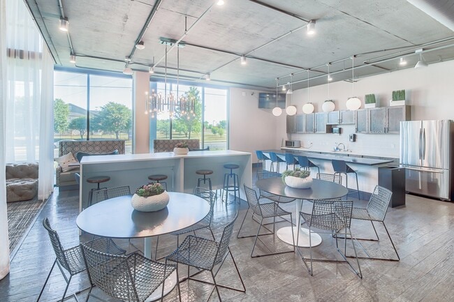 Prado_Student_Living_7114_Utsa_Blvd_San_Antonio_TX_RPI_II_2068649-4 - Prado