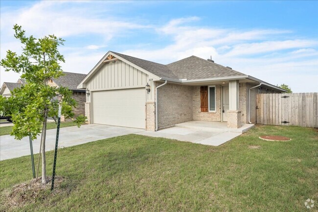 Building Photo - Nearly Brand New in Moore Rental