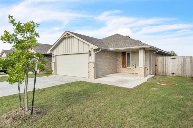 Nearly Brand New in Moore - Nearly Brand New in Moore House
