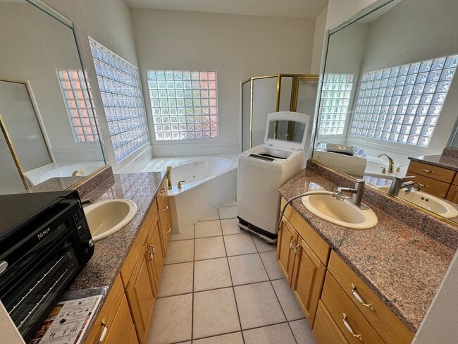 Photo - Remodeled, quiet Garden View 1 Bed Studio!