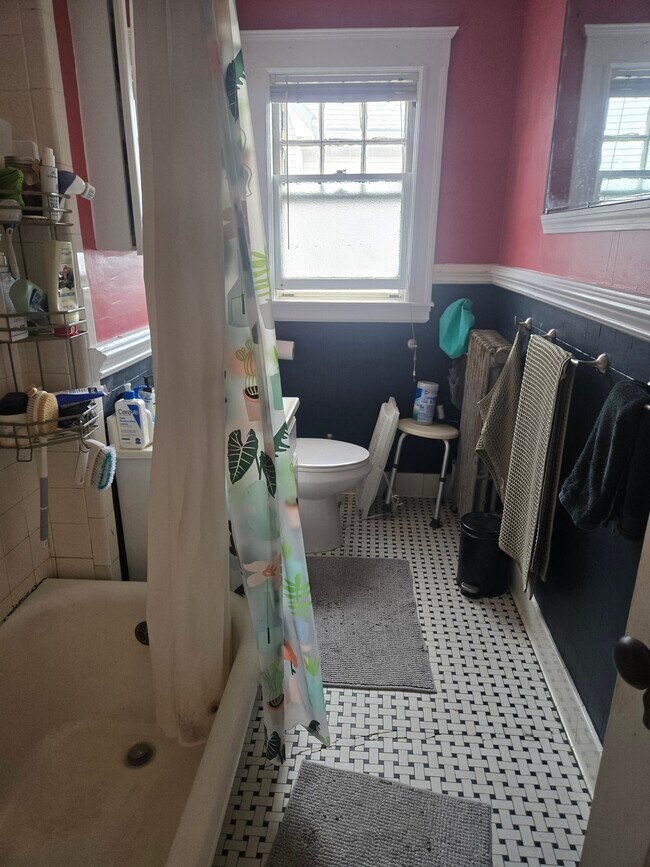 Photo - 24 Oak Square Ave