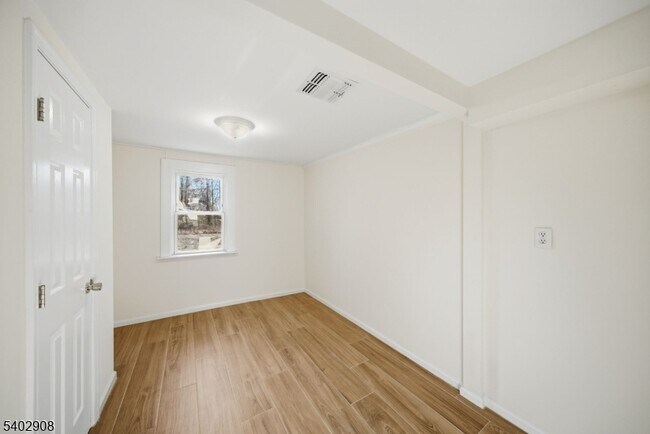 Photo - 75 Lakeview Terrace