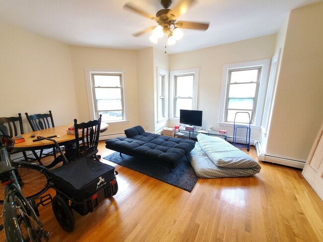 Building Photo - 145 Centre St Unit 1