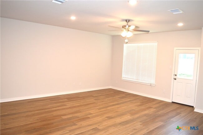 Photo - 1911 Meridian Lp