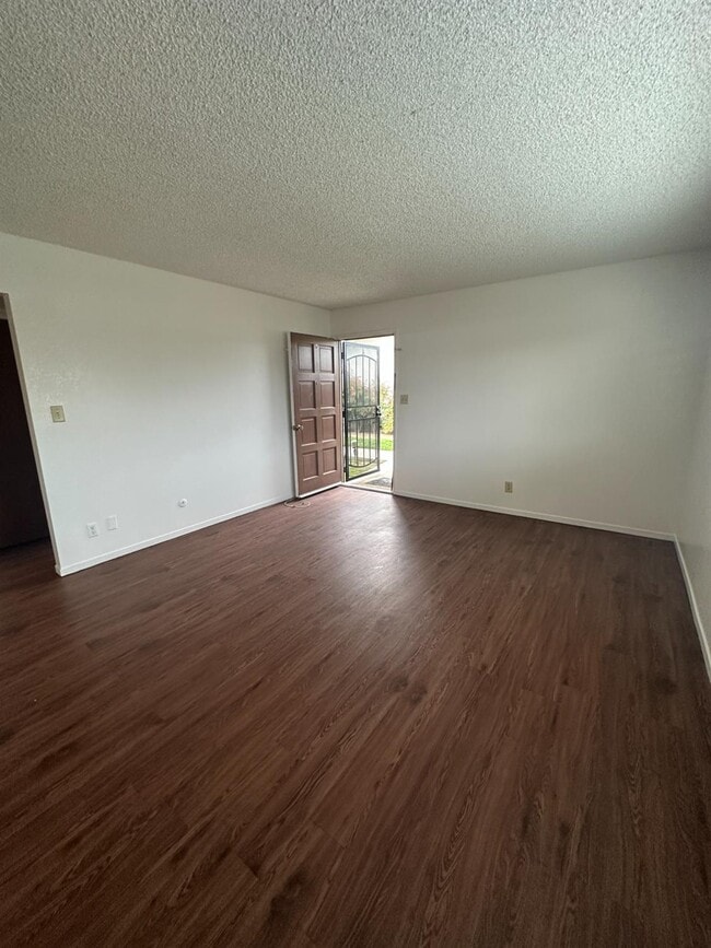 Photo - 220 Pollasky Ave