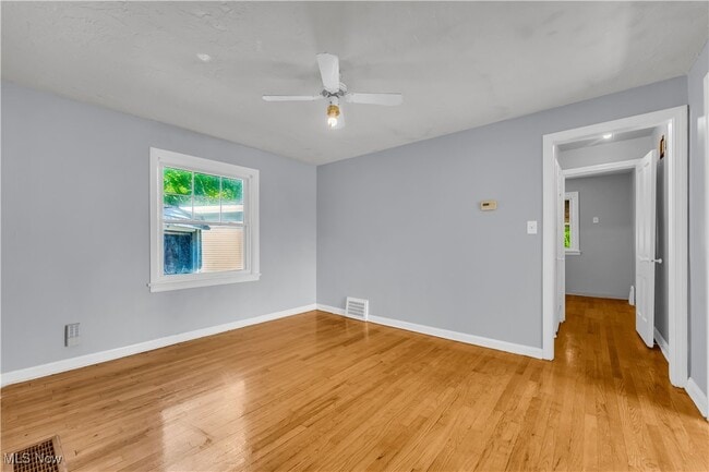 Building Photo - 3264 E 149th St Unit 1/DN Rental