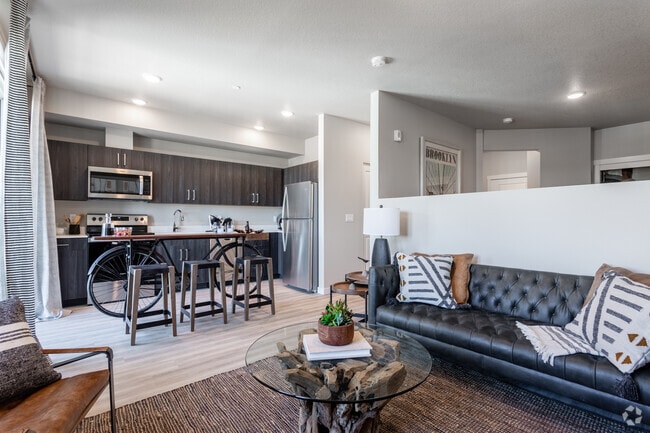 Studio, 1BA - 600 SF