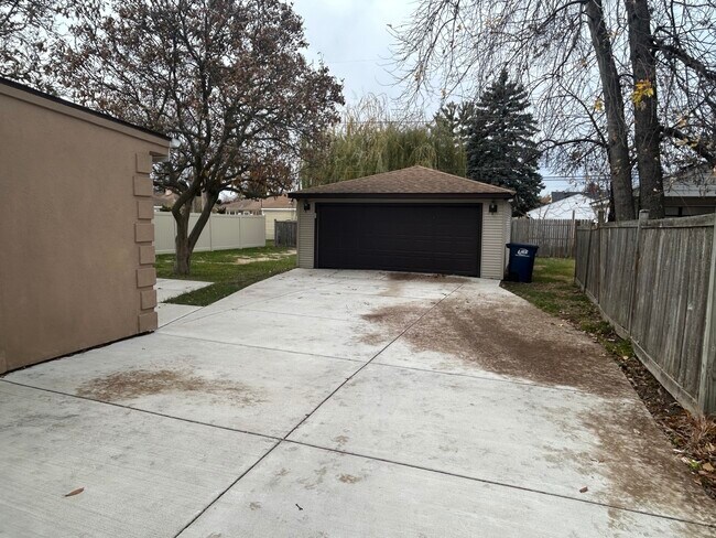 Photo - 946 E Grant Dr