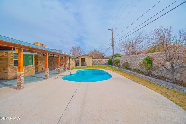 Photo - 8608 Catalpa Ln