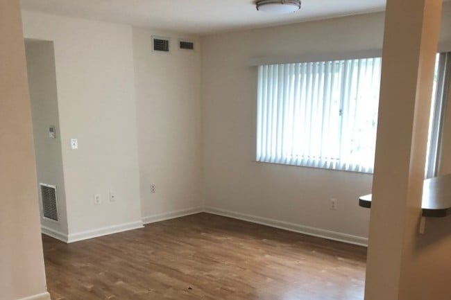 Living room - Weinberg Commons