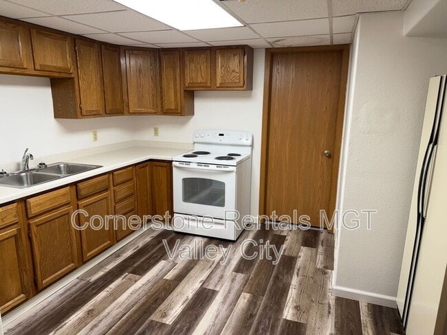 Building Photo - 649 8th Ave SW