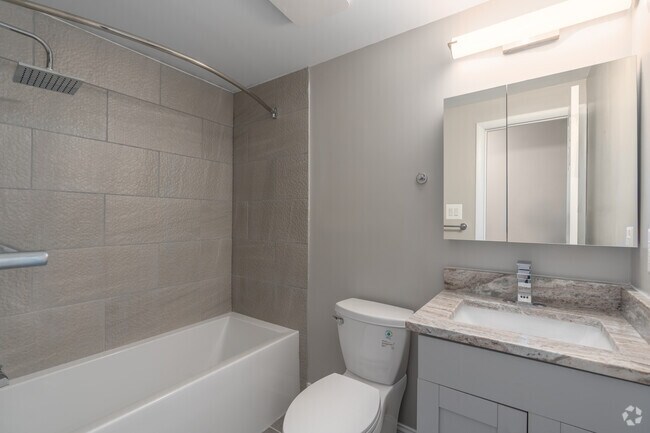 2BR, 2BA - 953SF - Bathroom