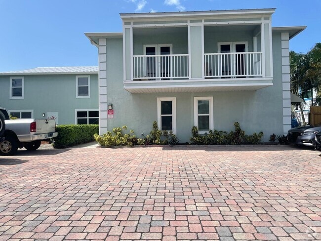 Building Photo - 1712 Gulfstream Ave Rental