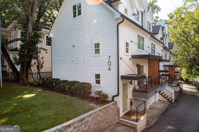 Photo - 704 Durant Pl NE