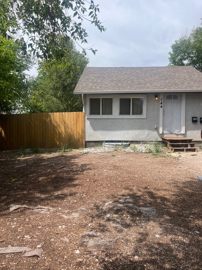 Photo - 744 E Costilla St