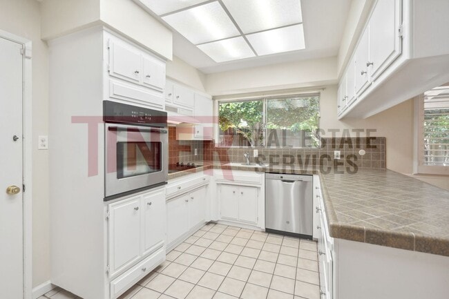 Photo - 4891 Kipling Dr