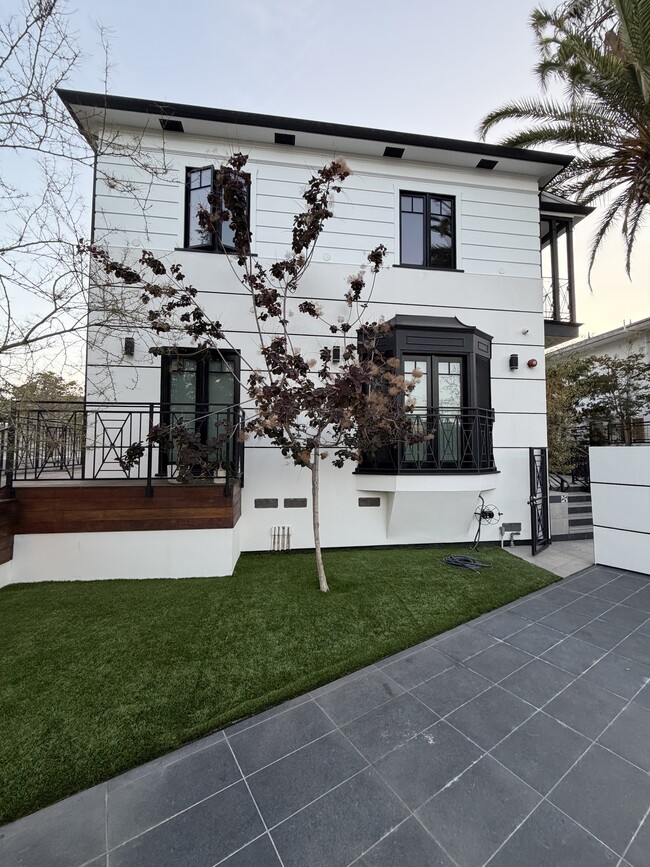 Photo - 1307 S Beverly Glen Blvd Unit 1307