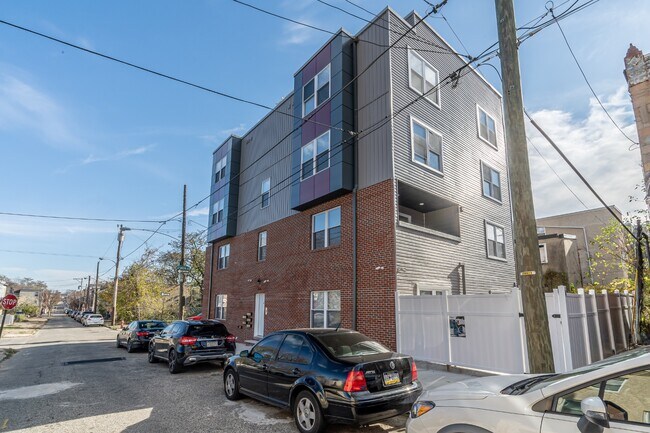 Photo - 616 Union St