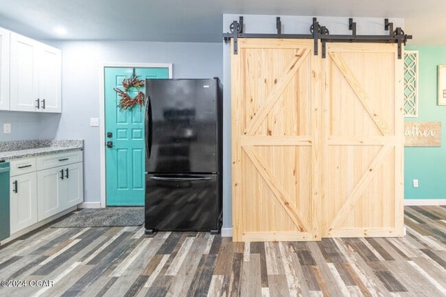 Photo - 1734 Bamby St