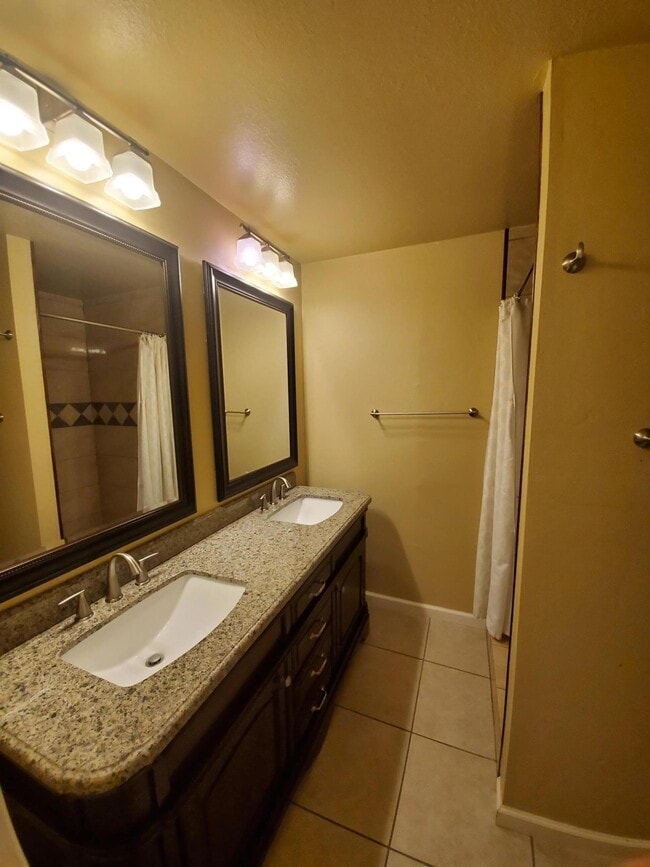 Photo - 4433 N Stanton St