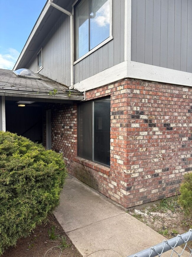 Photo - MP82 - 6119-6123 N. Addison St. Unit 6123