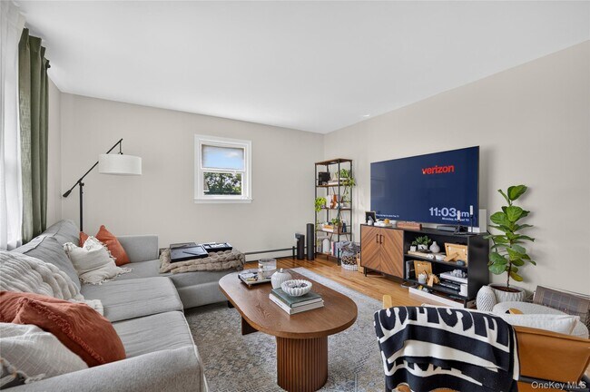 Photo - 59 Grand St S