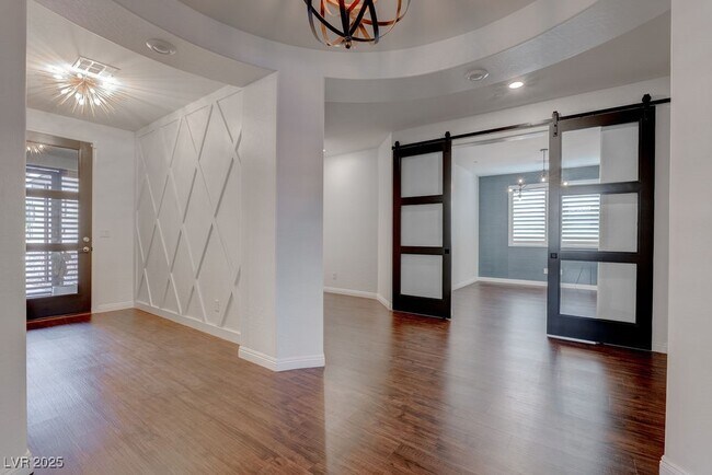 Photo - 2489 Cingoli St