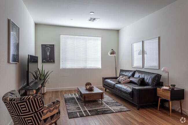 1BR, 1BA - 624 SF - Urbana on 12th