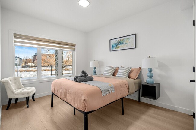 Photo - 142 Canoe Crescent SW Unit SI ID1386564P