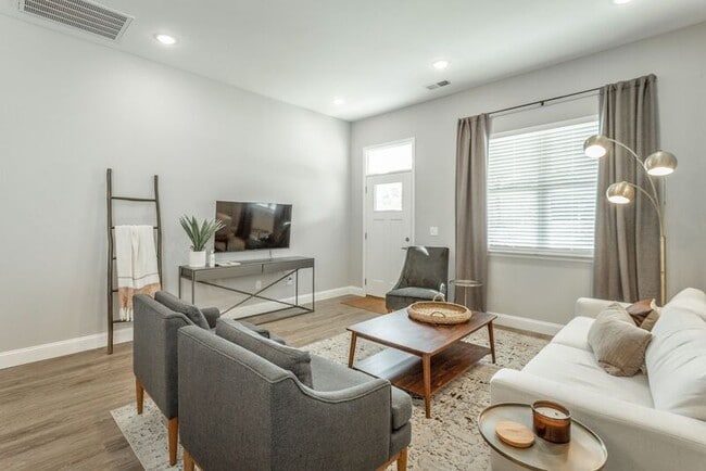 Photo - 531 Strong Ave