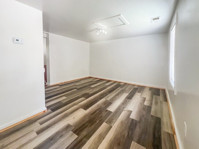 Photo - 532 Cameron St