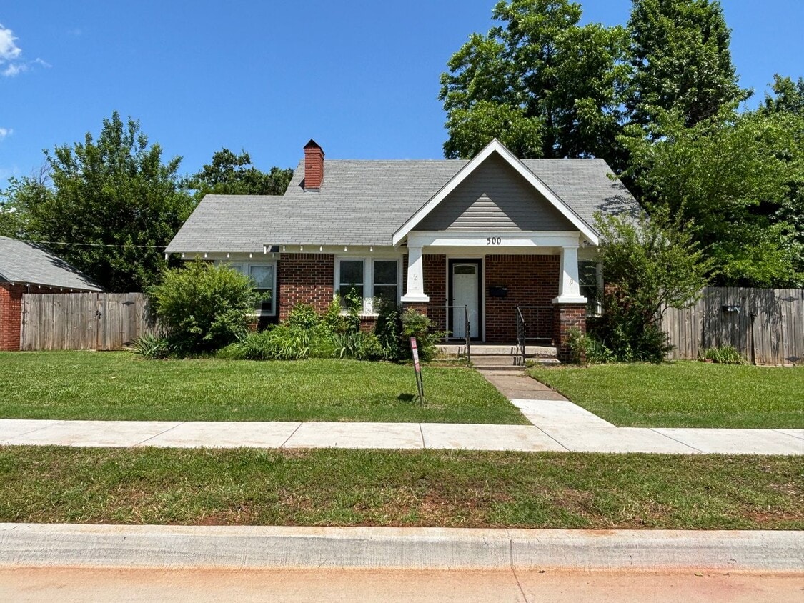 Cute 2 bedroom, 1 bathroom house located n... - Cute 2 bedroom, 1 bathroom house located n...