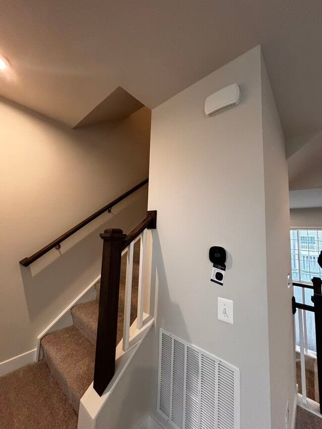 Photo - 735 Rosemary Way