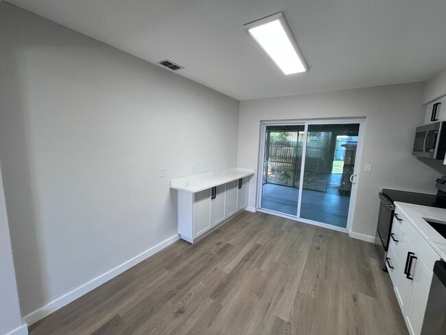 Photo - 1610 Triangle Ave