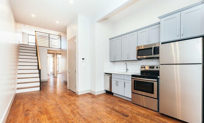 Photo - 133 Menahan St Apartments Unit 3L