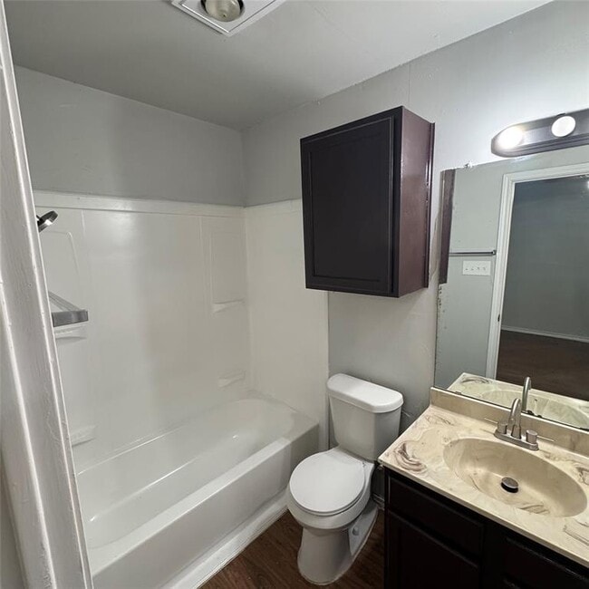 Photo - 1212 Orchard Park Cir