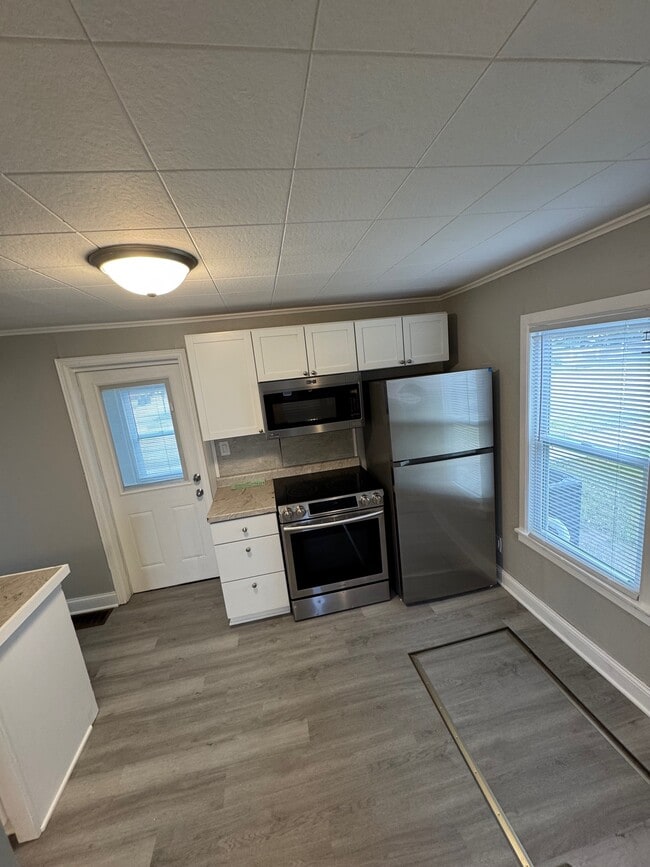 Kitchen - 1220 Moore St