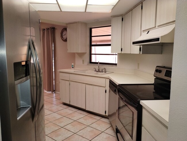 Photo - Spacious 3 Bedroom / 2 Bath Home with 2-Car Garage on Nearly ¼ Acre – Spring Hill Area